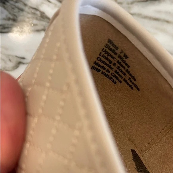 Seychelles Women's Quilted Cream Flats - Picture 6 of 10